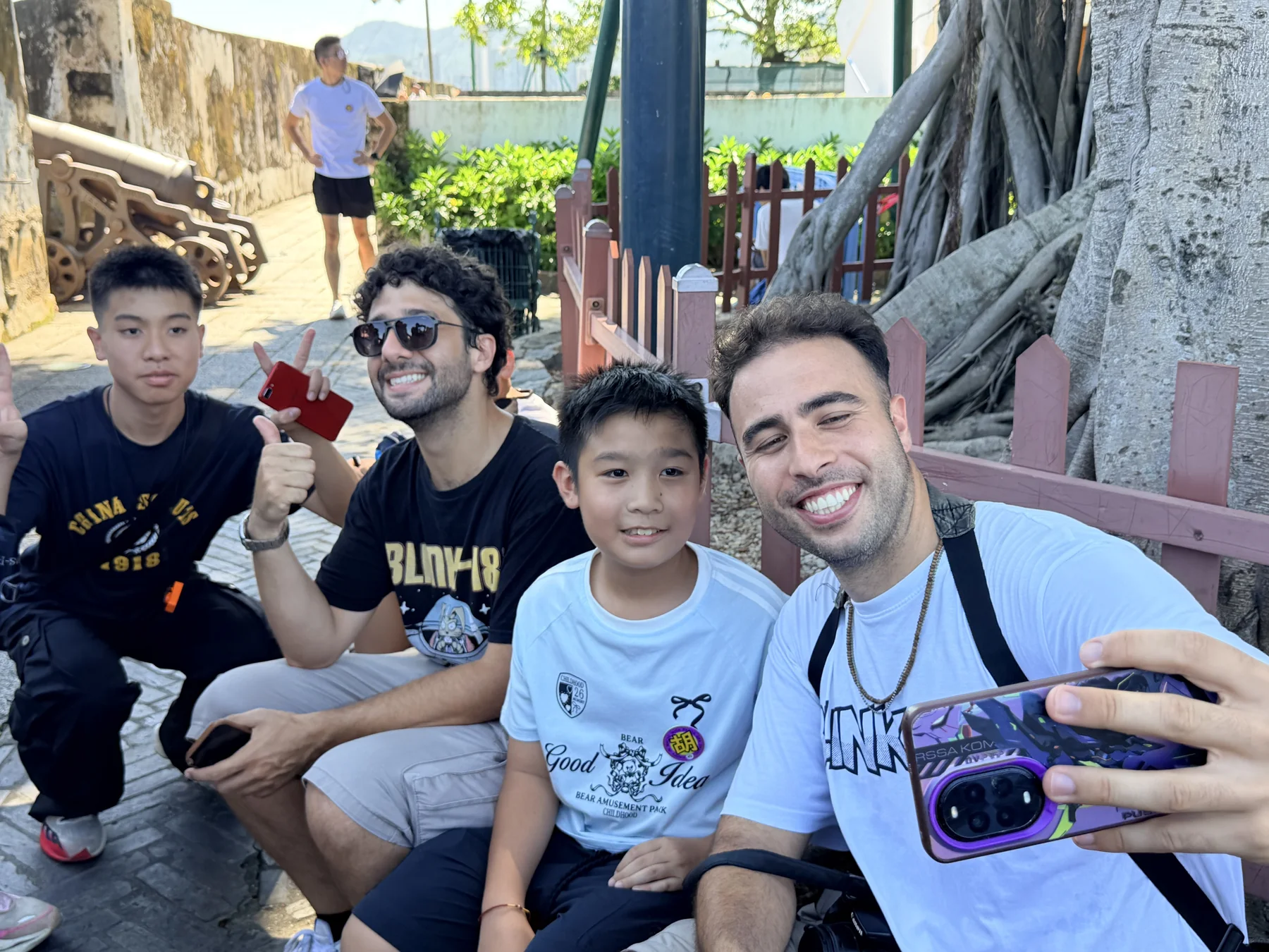 营员与外籍友人面对面交流
